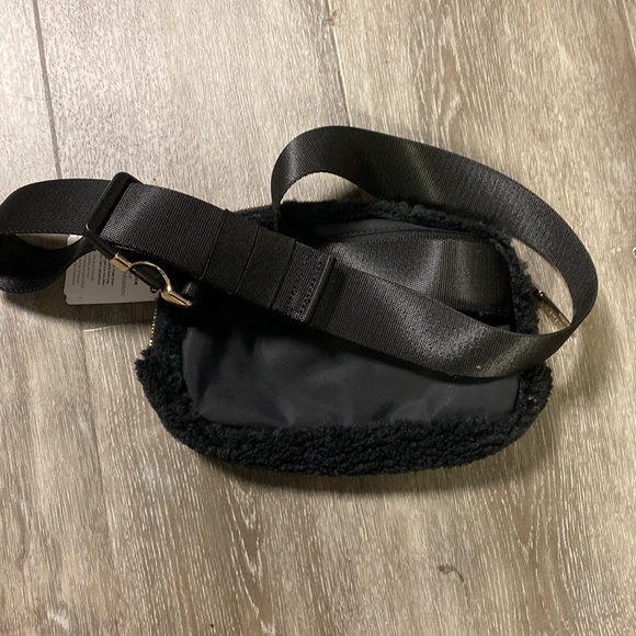 Lululemon | Everywhere Belt Bag Fleece Black Gold Hardware NEW - Picture 6 of 6